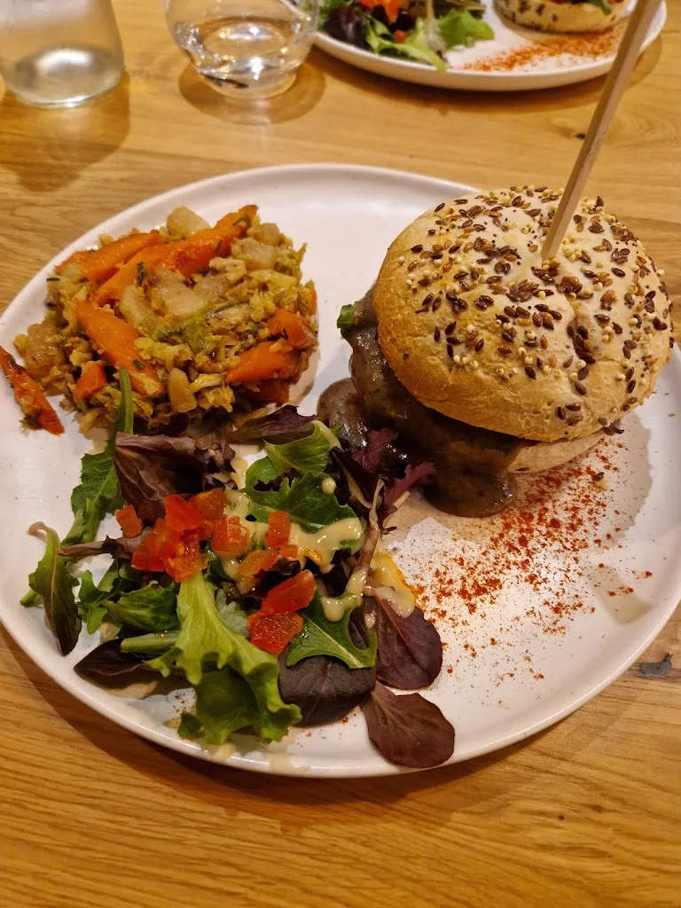 Jeanne C._Happy pole_Vertou_review