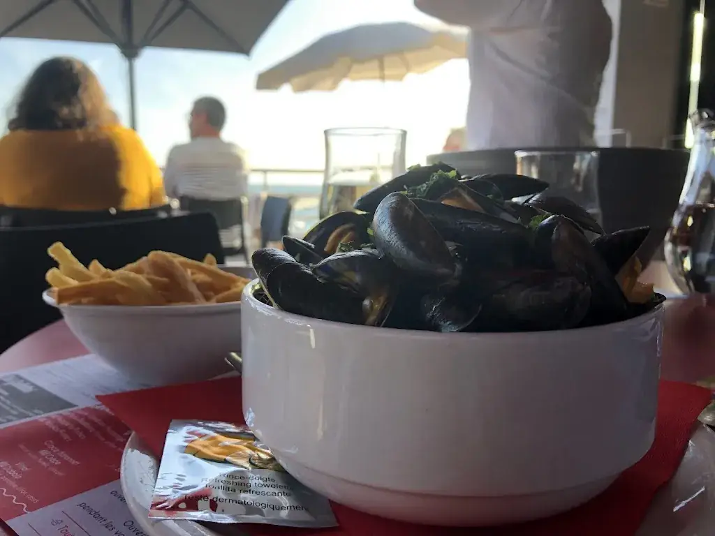 Rachel Finley_Café de la Plage_Batz-sur-Mer_review