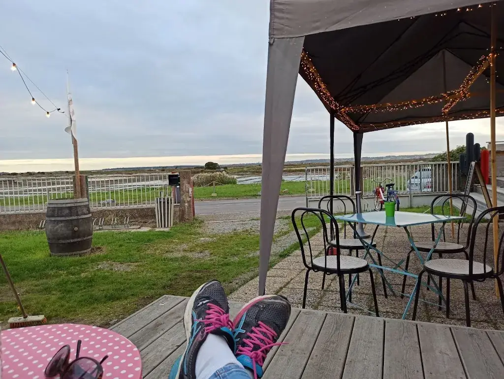 LA GUINGUETTE DU MARAIS restaurant in Batz-sur-Mer