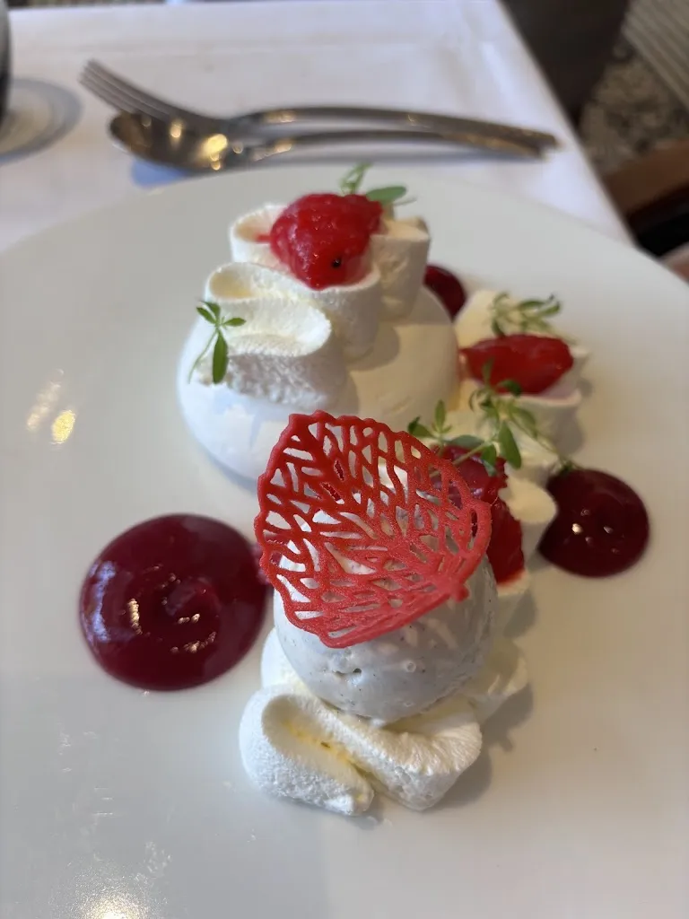 Adam DV_La Voile d'Or_Pouliguen_review