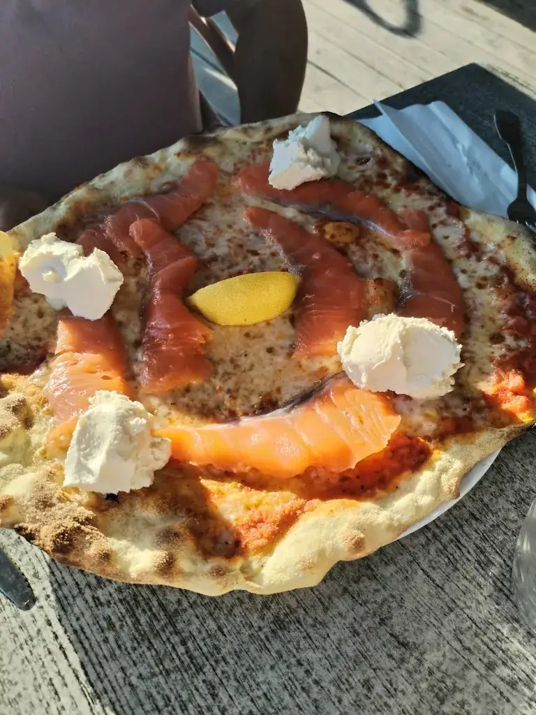 Houizot Remy_LES PETITS SALÉS_Batz-sur-Mer_review