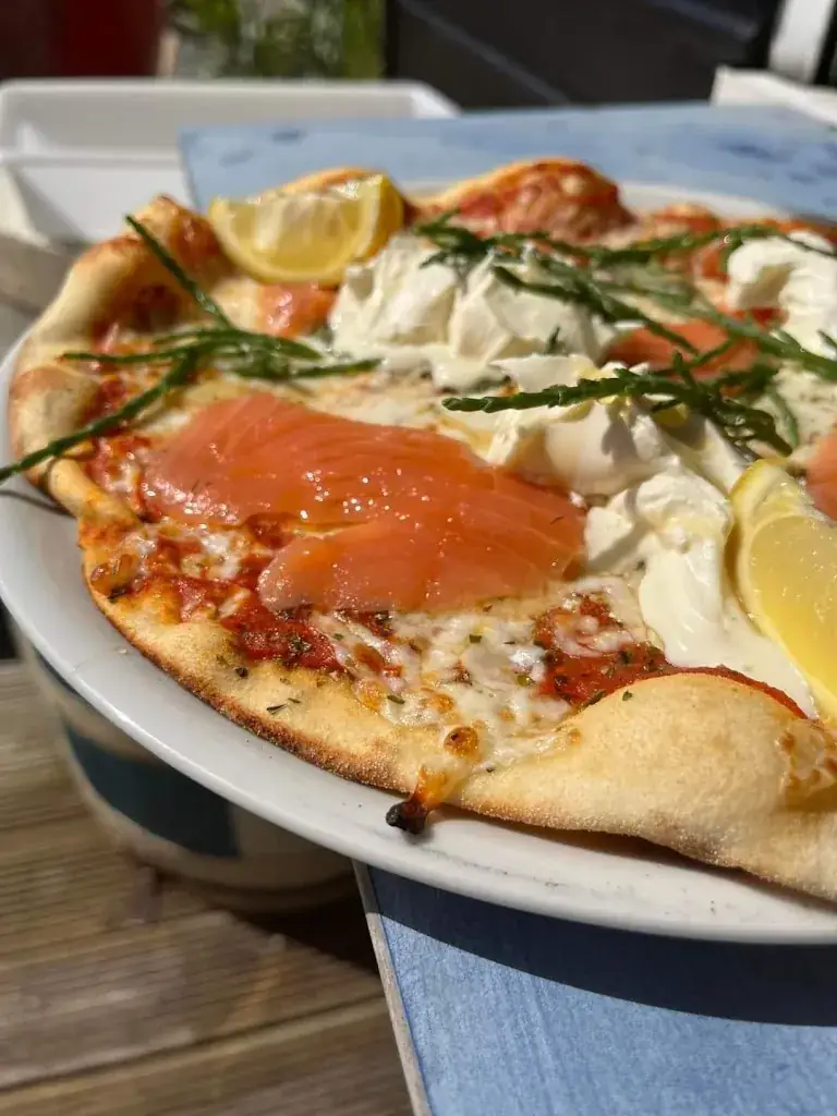 LES PETITS SALÉS restaurant in Batz-sur-Mer