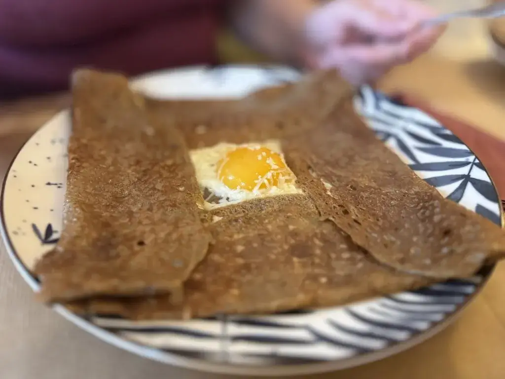 vichai khochareun_Grelly's_Batz-sur-Mer_review