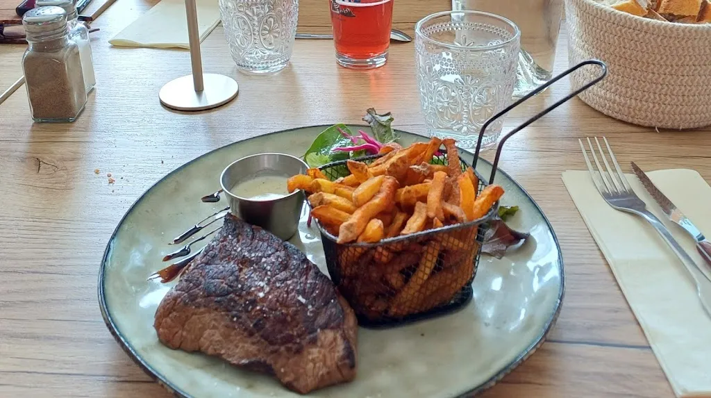 Anthony Bremond_L'Embarcadère_Ménitré_review