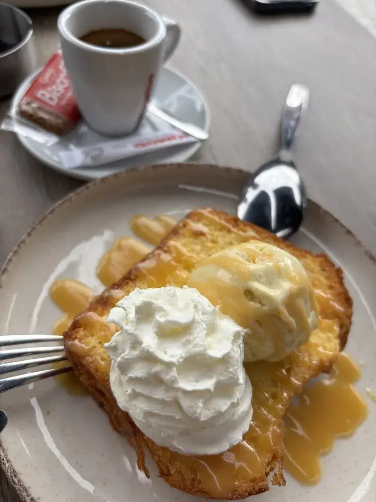 Lindy Lewis_Atoll Café Brasserie_Beaucouzé_recensione