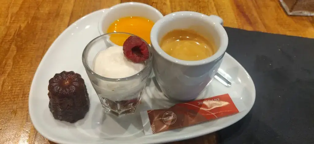 patrick Leserf_Atoll Café Brasserie_Beaucouzé_recensione