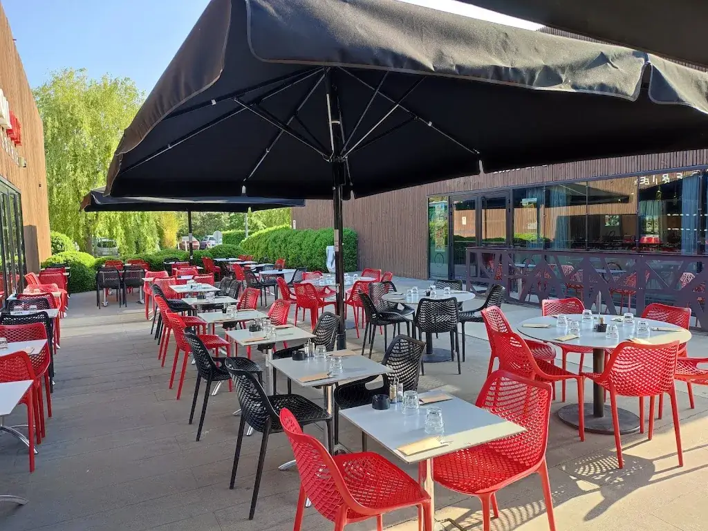 Atoll Café Brasserie restaurant in Beaucouzé