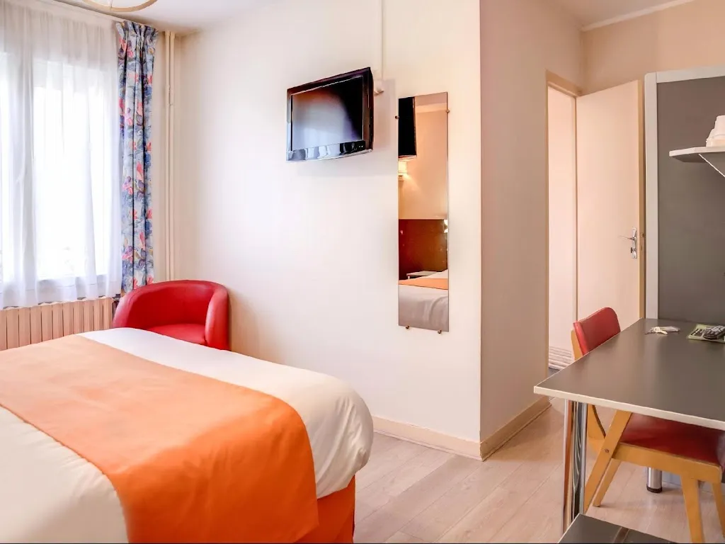 Logis Hôtel de la Barque_Beaumont-sur-Sarthe_slider_image_1