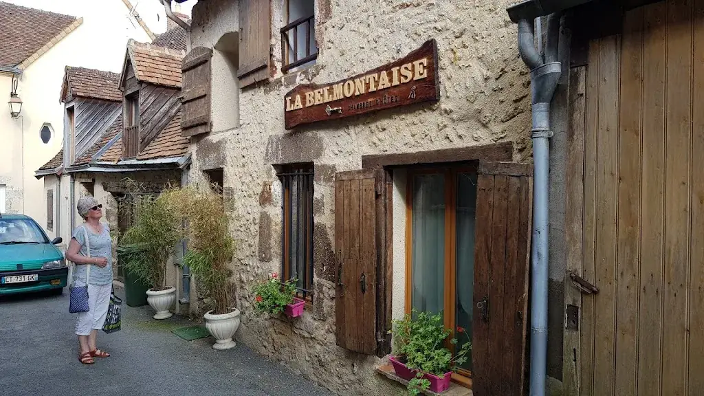 Brian Hesketh_La belmontaise_Beaumont-sur-Sarthe_review