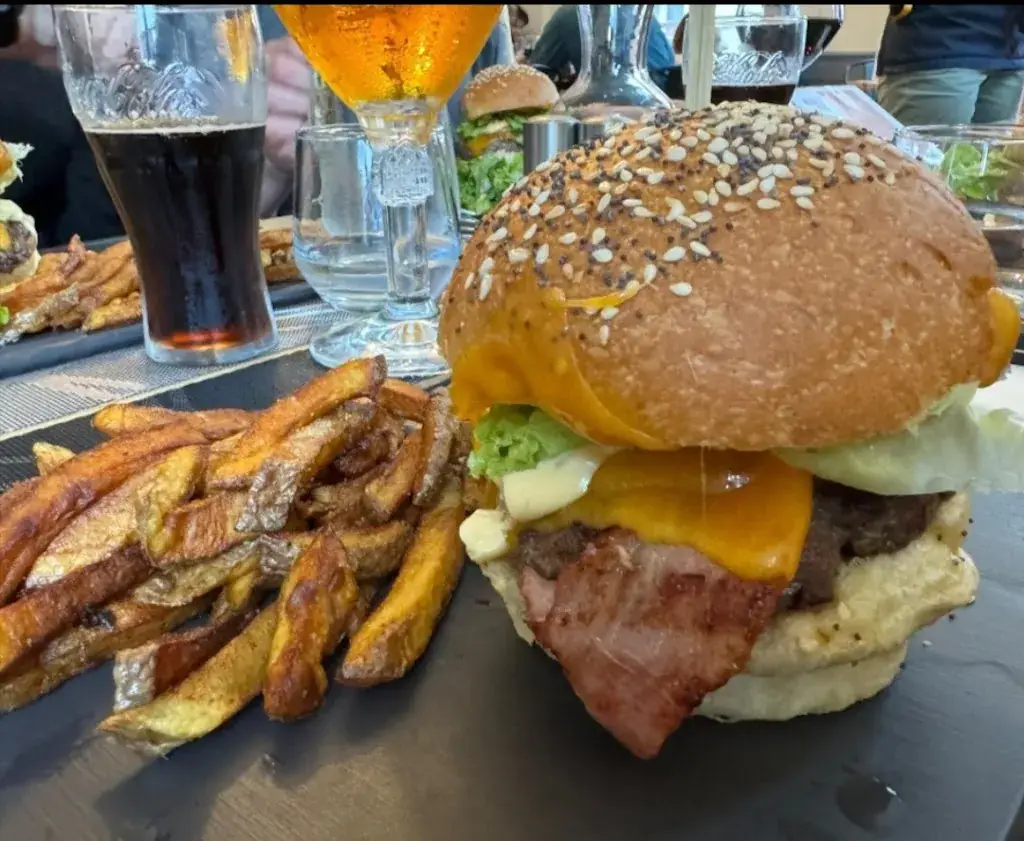 Amrite Erlank_Fresnay's Café_Fresnay-sur-Sarthe_review