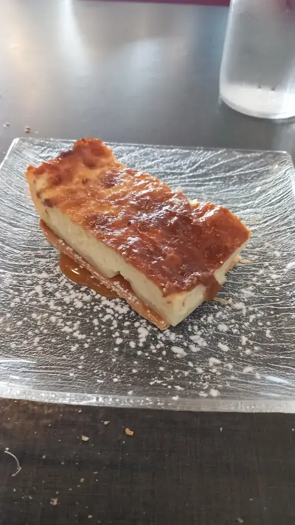 Laurent GROUAS_Le Granitier_Bécon-les-Granits_review