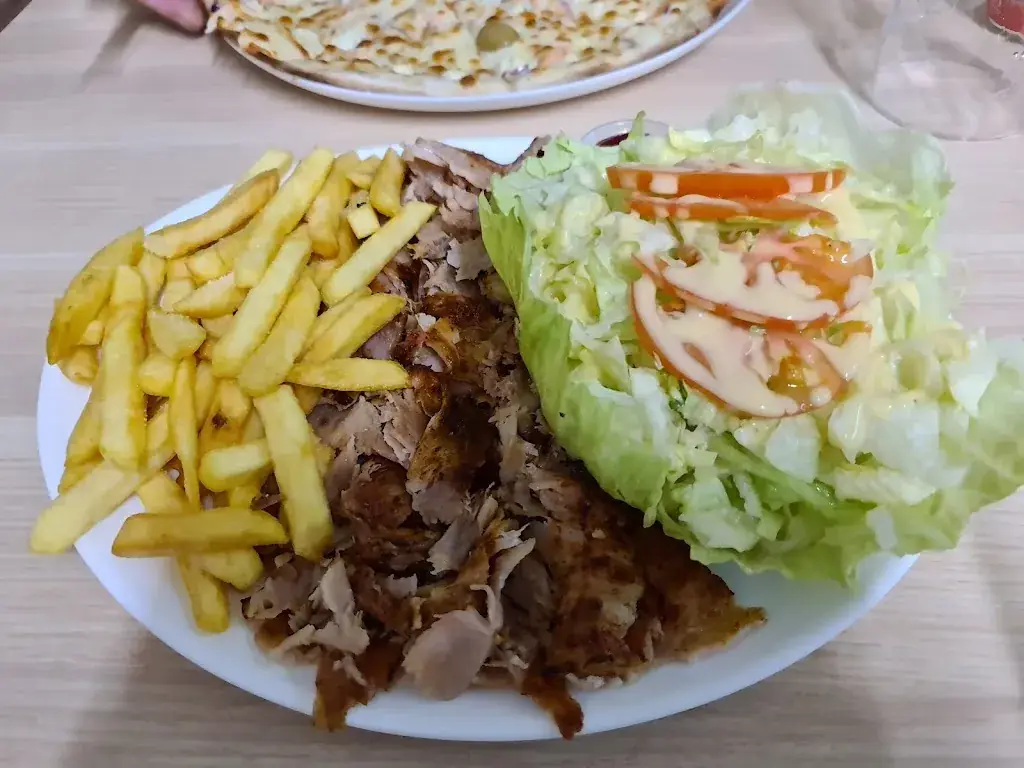 Annie Subtil_Kebab et pizzas Méditerranéen_Bessé-sur-Braye_review