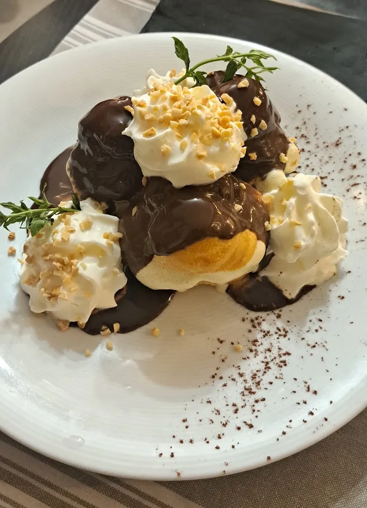 Côté Bouchon Côté Bistrot Restaurant in Moirans