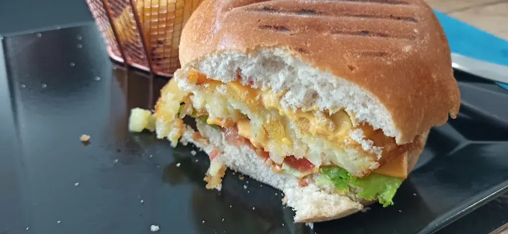 Aurélie Cuignet_Le petit café_Saint-Jean-de-Moirans_review