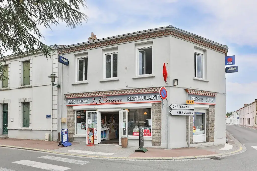 Le Cénéen restaurant in Bois-de-Céné