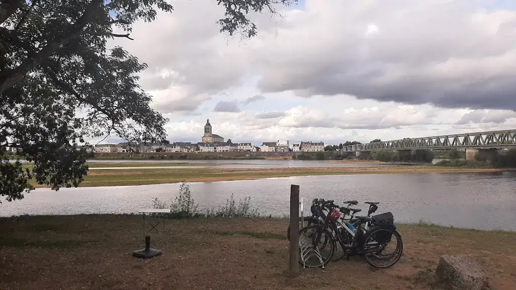 brenda mullen_Guinguette La Riviera_Aubance_review