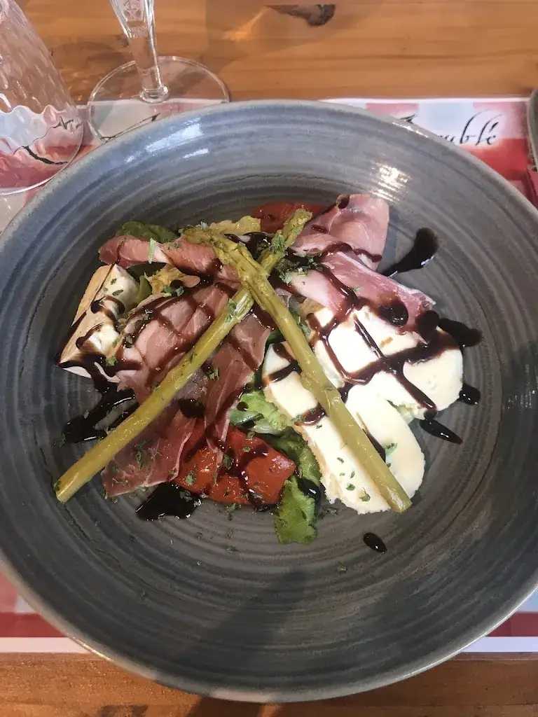 Sandra Siramy_L'auberge de bois doublé_Saint-Célerin_review