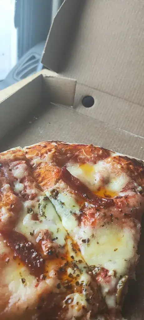 Adrian Maryńczak_Stratto / Stratto Cafétaria - Aire de la Mayenne_Bonchamp-lès-Laval_review