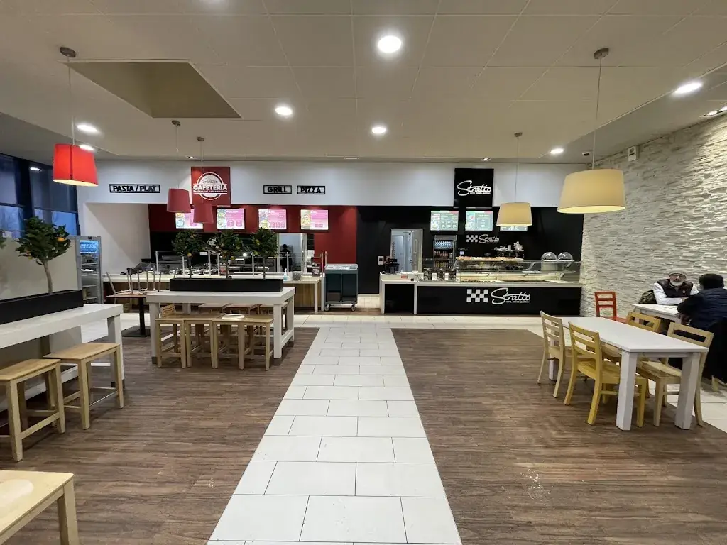 Stratto / Stratto Cafétaria - Aire de la Mayenne_Bonchamp-lès-Laval_slider_image_1