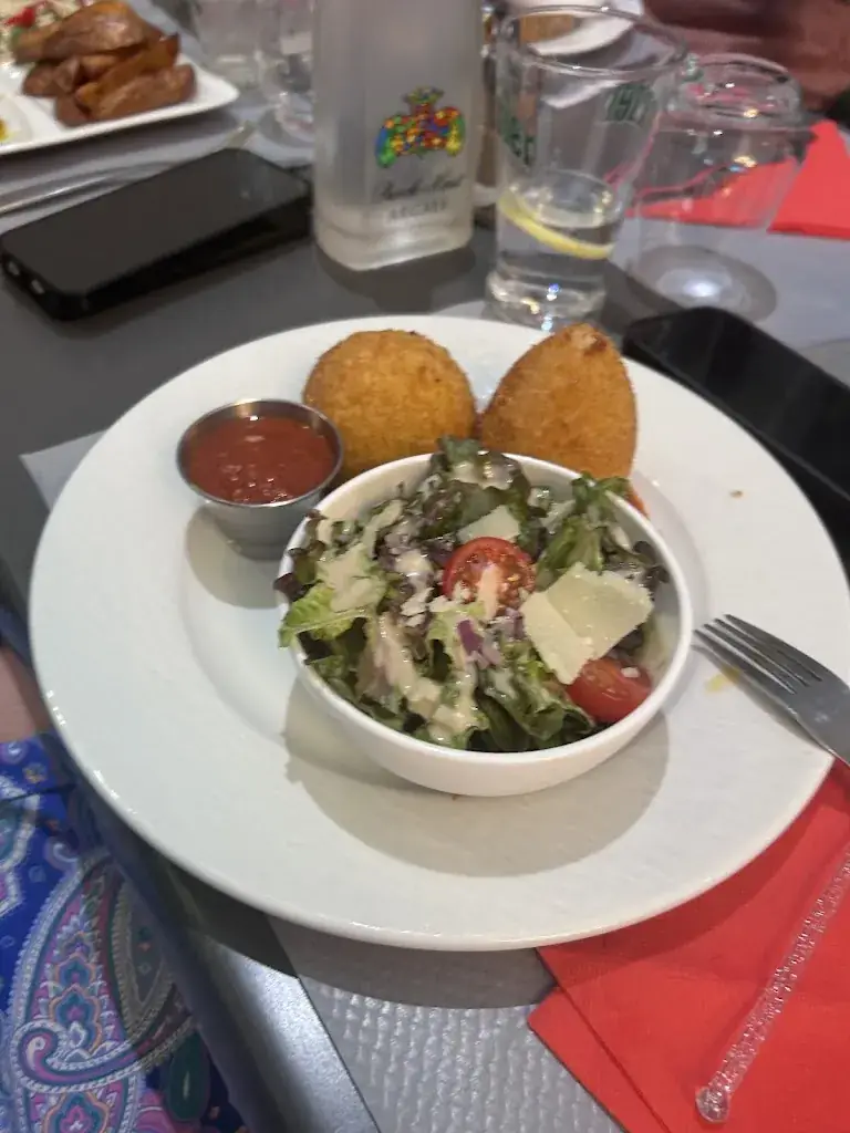 Carmelina_Moirans_slider_image_2