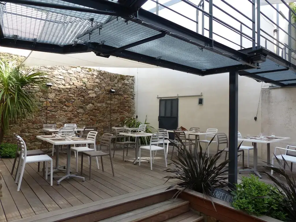 A Deux Pas Du Lac restaurant in Bouaye