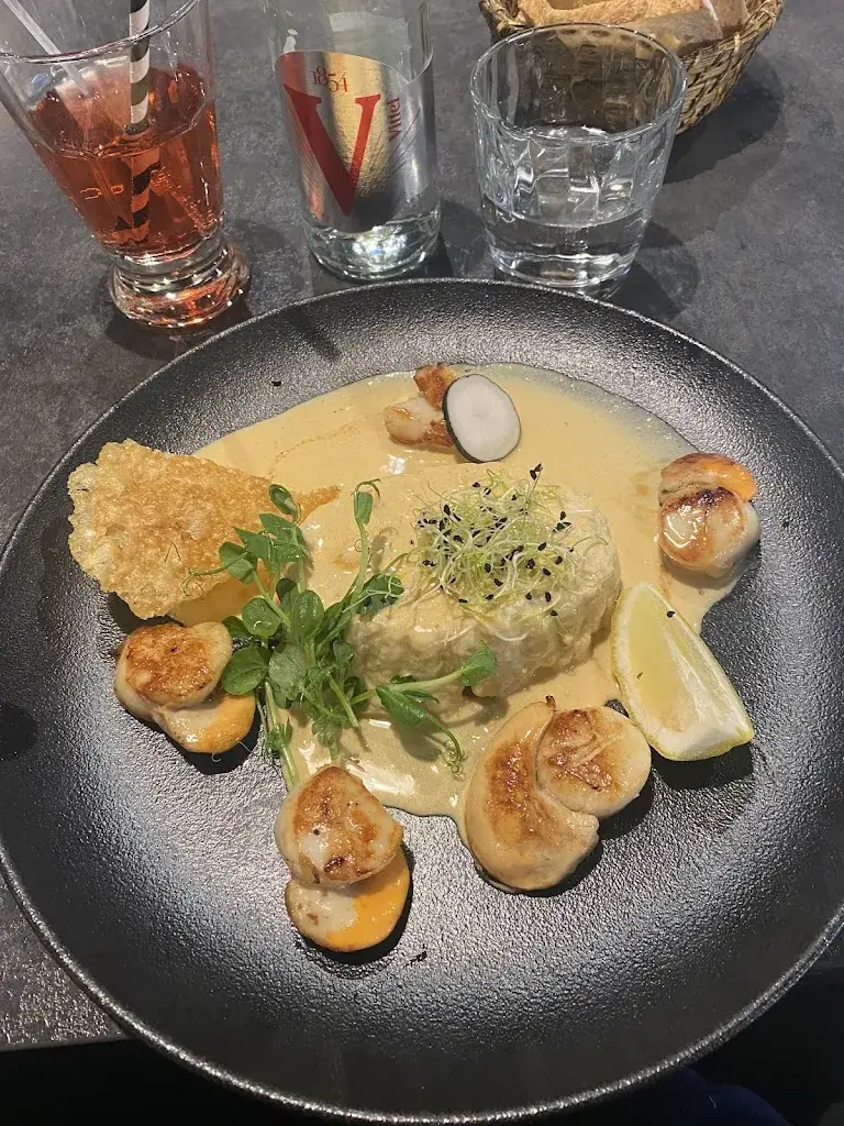 Cameron Rogers_La Taverne - Table de caractère - Montaigu_Montaigu-Vendée_recensione