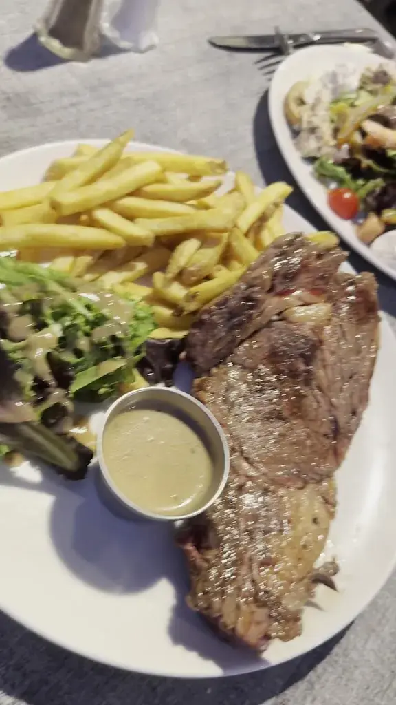 La Taverne - Table de caractère - Montaigu_Montaigu-Vendée_slider_image_2