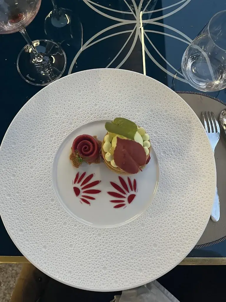 Lise Gaborieau_La Robe_Montaigu_review