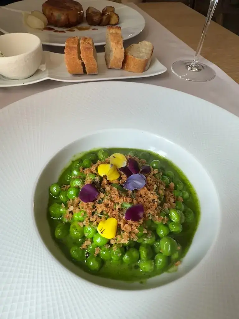 La Robe_Montaigu_slider_image_2