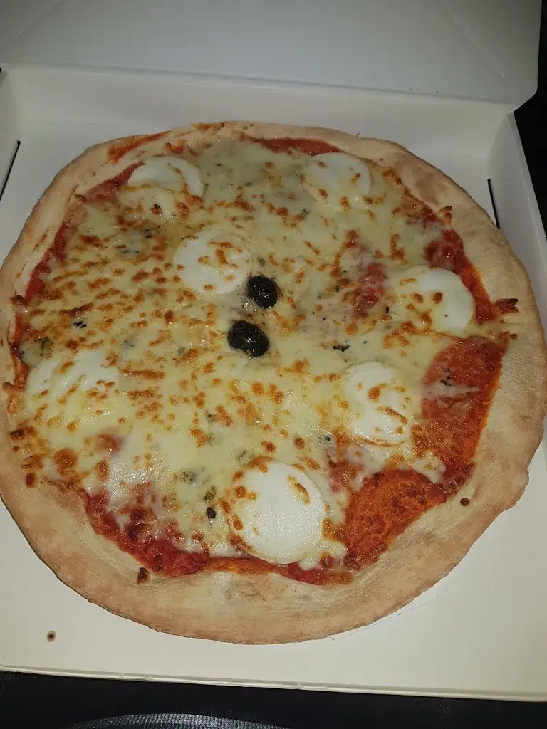 Peggy SA (Bulle Desavon)_PIZZA DIVA_Bouloire_recensione