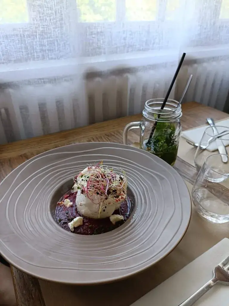 Vihanga Keshan_Auberge des 3 Provinces_Sèvremoine_review