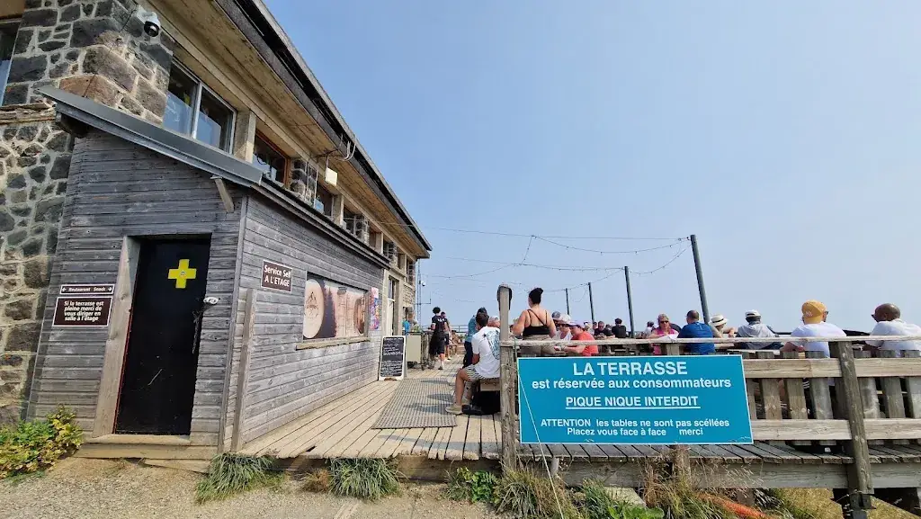 Ian Beckly_Le Sommet_Mont-Dore_review