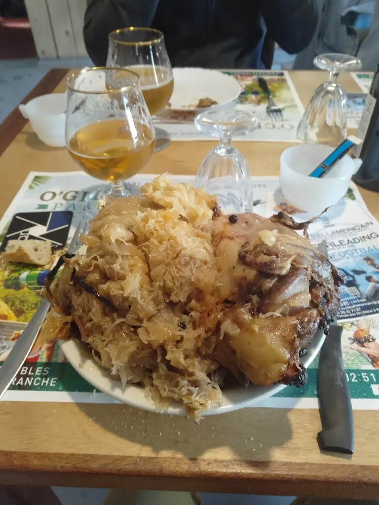 Pierrot Sordet_Les 3 petits cochons à table_Bouguenais_recensione