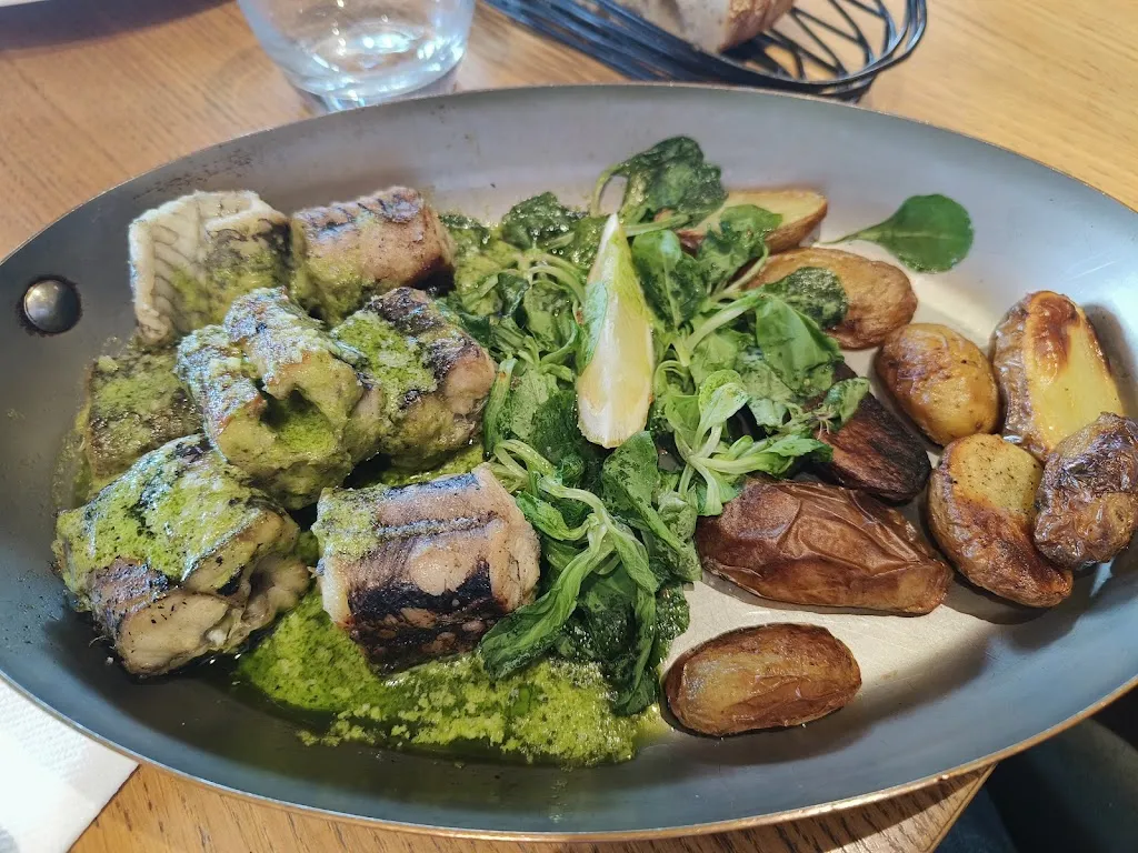 Michele Coluccia_Le poussin rouge_Rezé_review