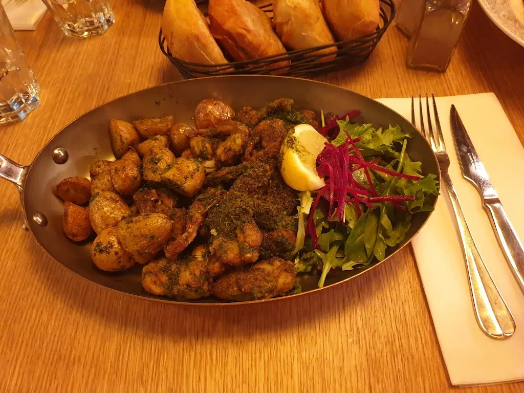 J Lim_Le poussin rouge_Rezé_review