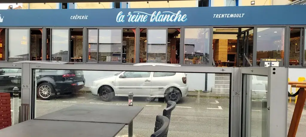 Samar UAE_La Reine Blanche_Rezé_review