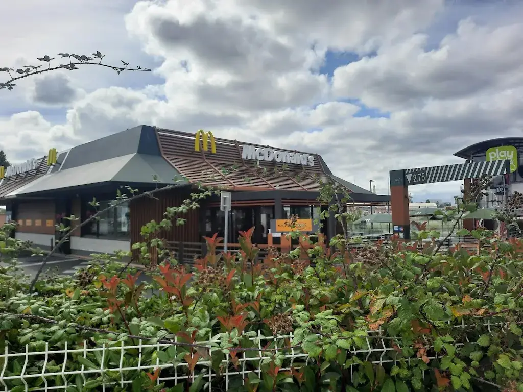 McDonald's_Bouguenais_slider_image_3