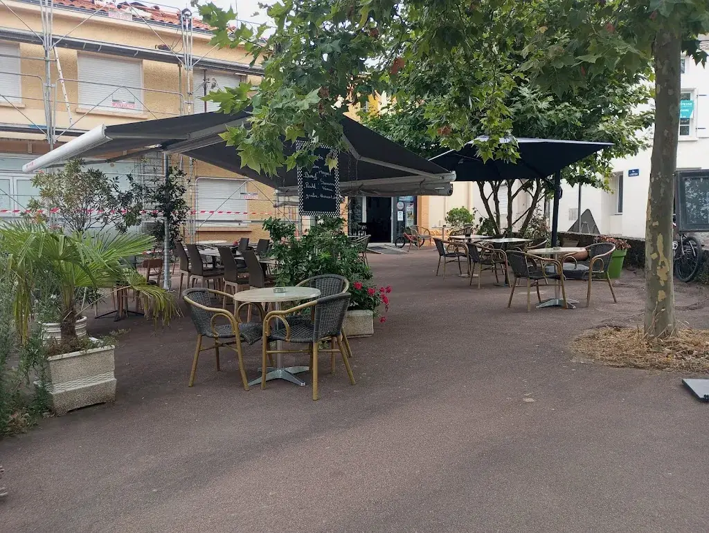 Auberge de la croix blanche restaurant in Bournezeau