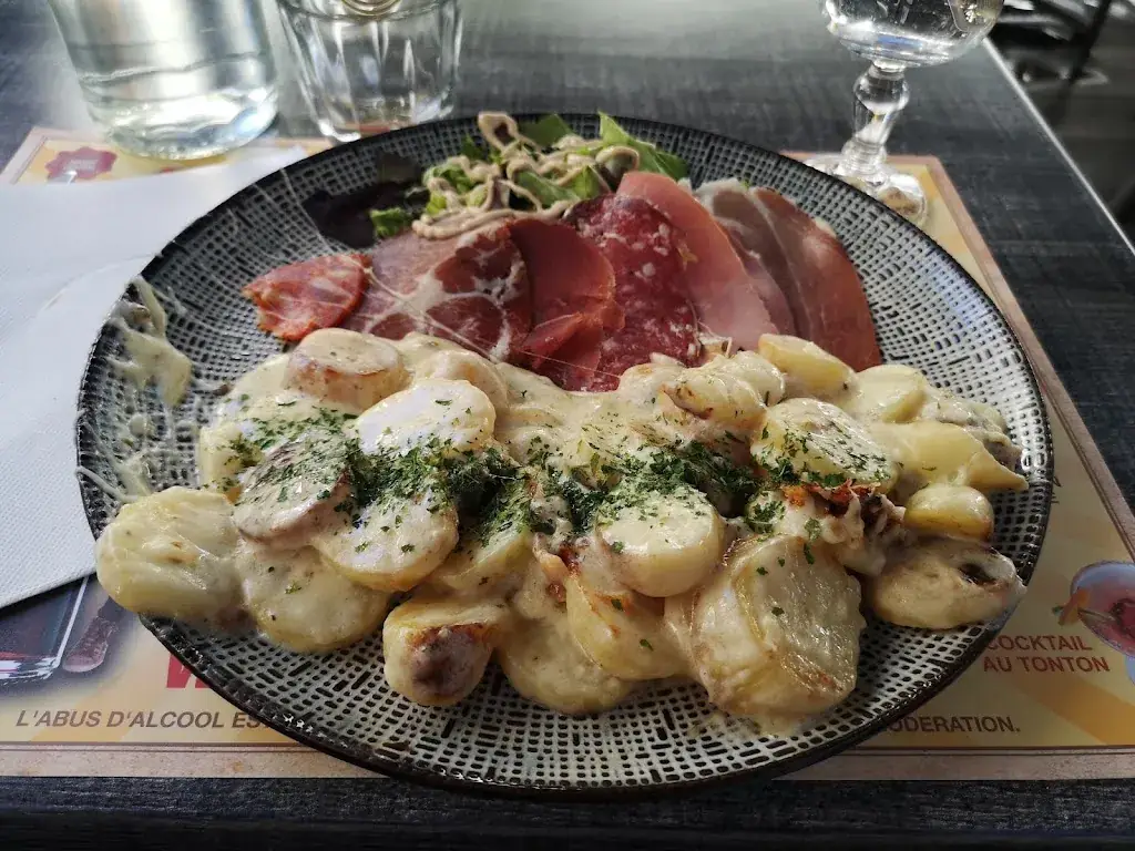 PANTHEON RESTAURANT_Mont-Dore_slider_image_3