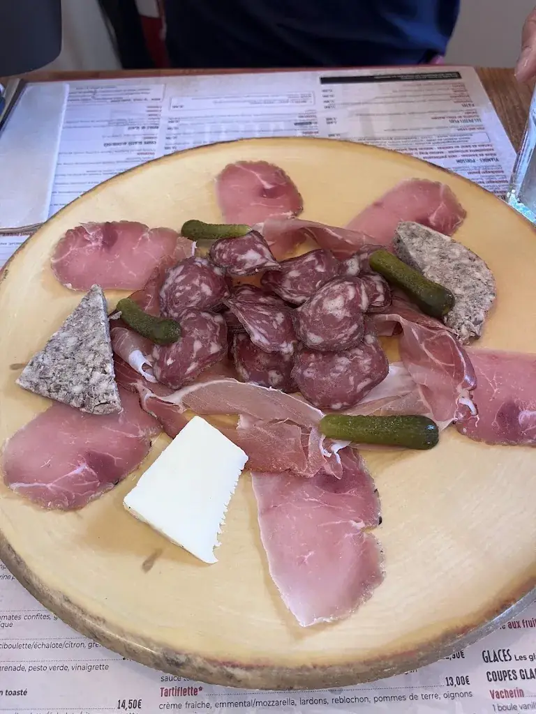 Linda Turquand_L'Omnibus Bar-restaurant-pizzeria_Chantonnay_recensione