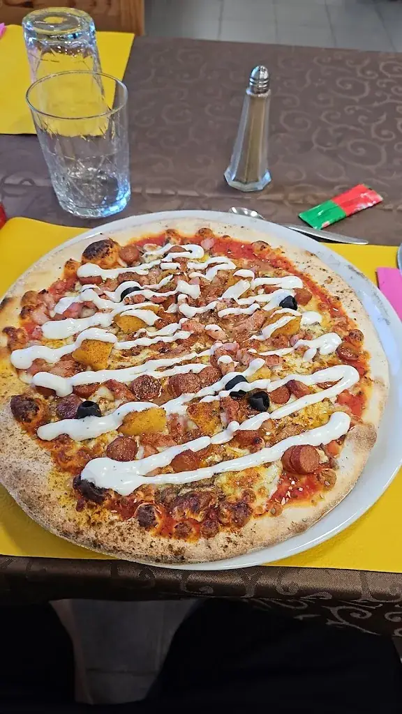 Perinet Gael_Bar Restaurant les Chasseurs_Fougeré_review