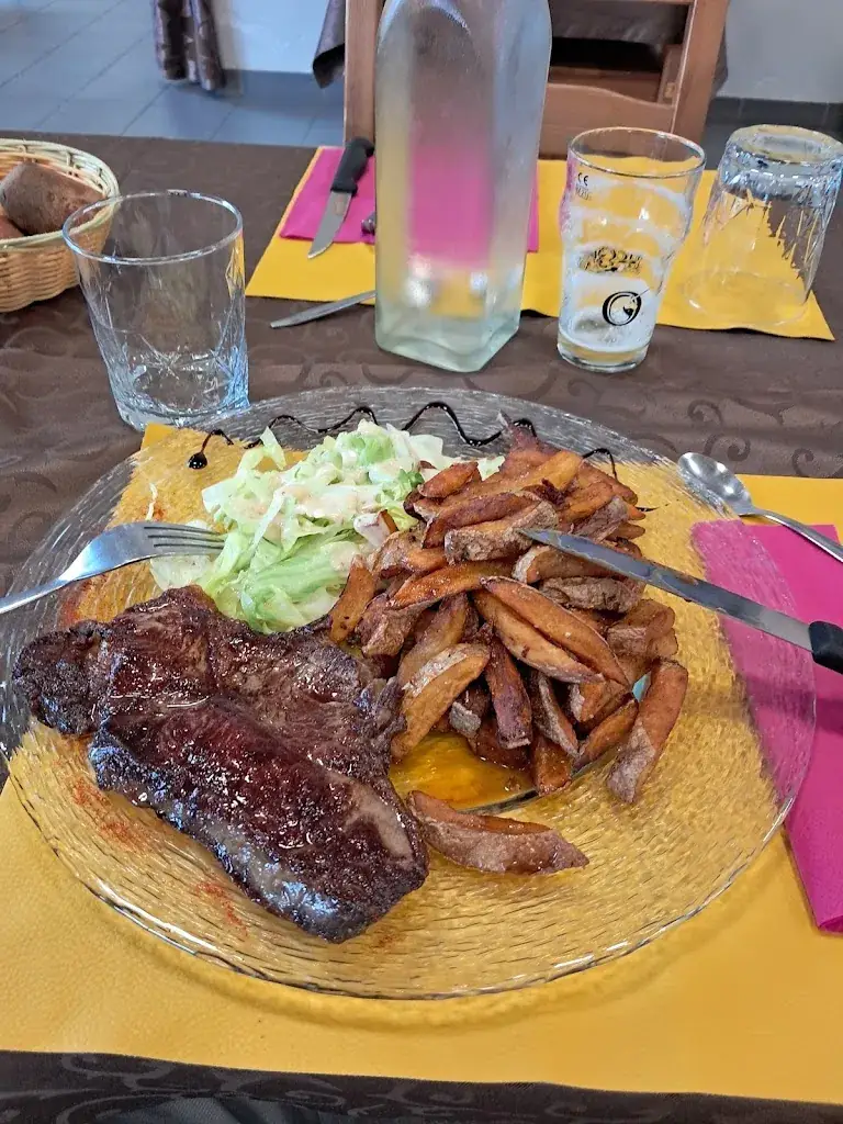 Tihamer Mate Ciobota_Bar Restaurant les Chasseurs_Fougeré_review