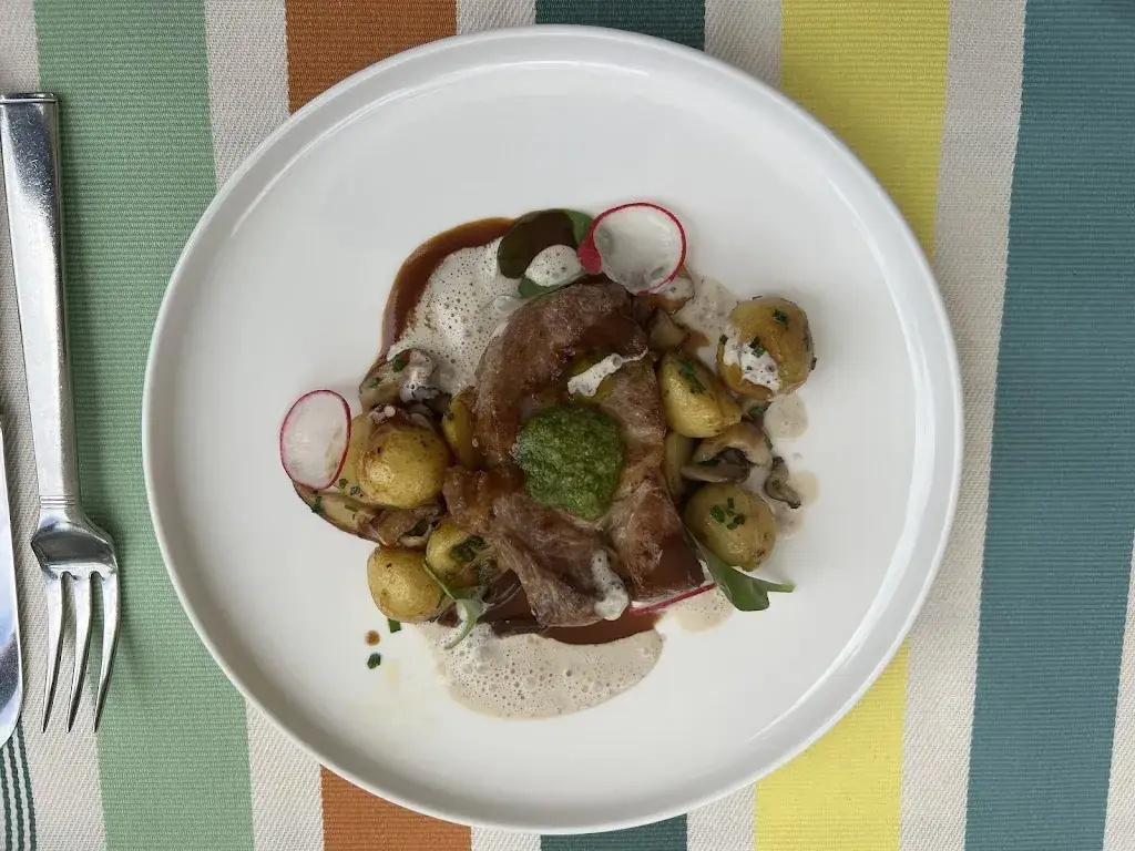 Darryl Bond_Villa Mirasol_Mont-de-Marsan_review