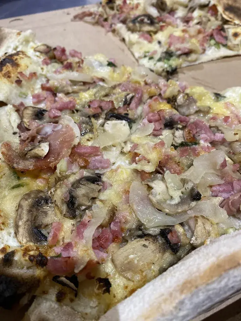 Giraud Clément_Pizza Bruna_Briollay_recensione