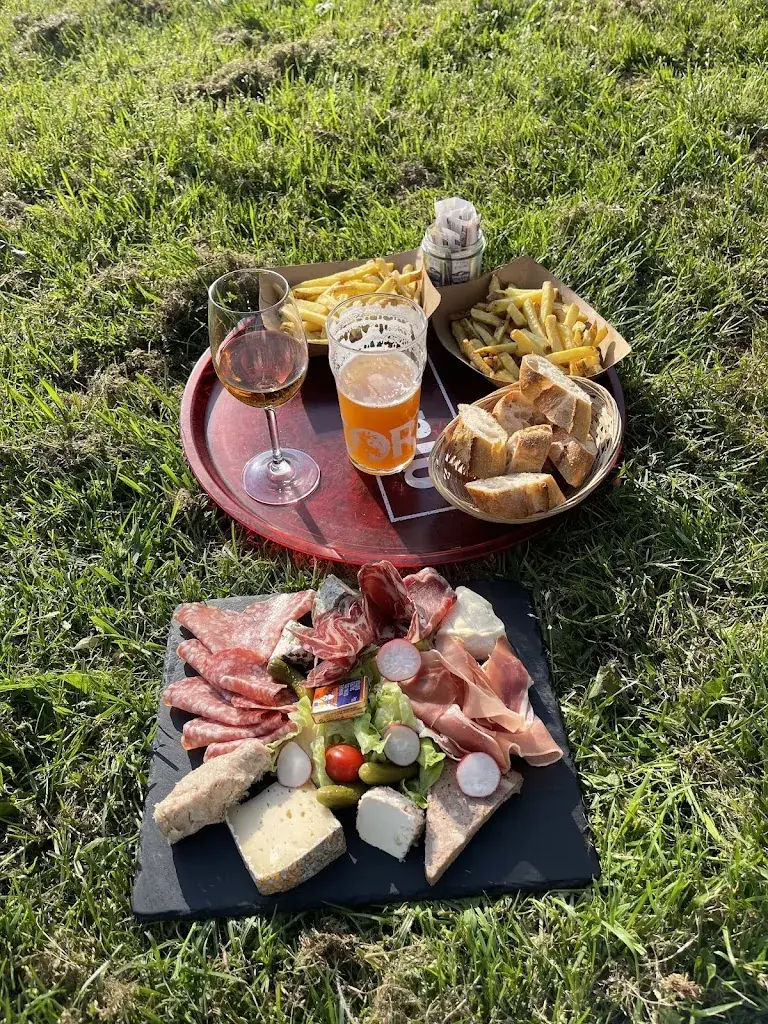 Inès Cartier_La cabane du chat qui pêche_Cantenay-Épinard_review