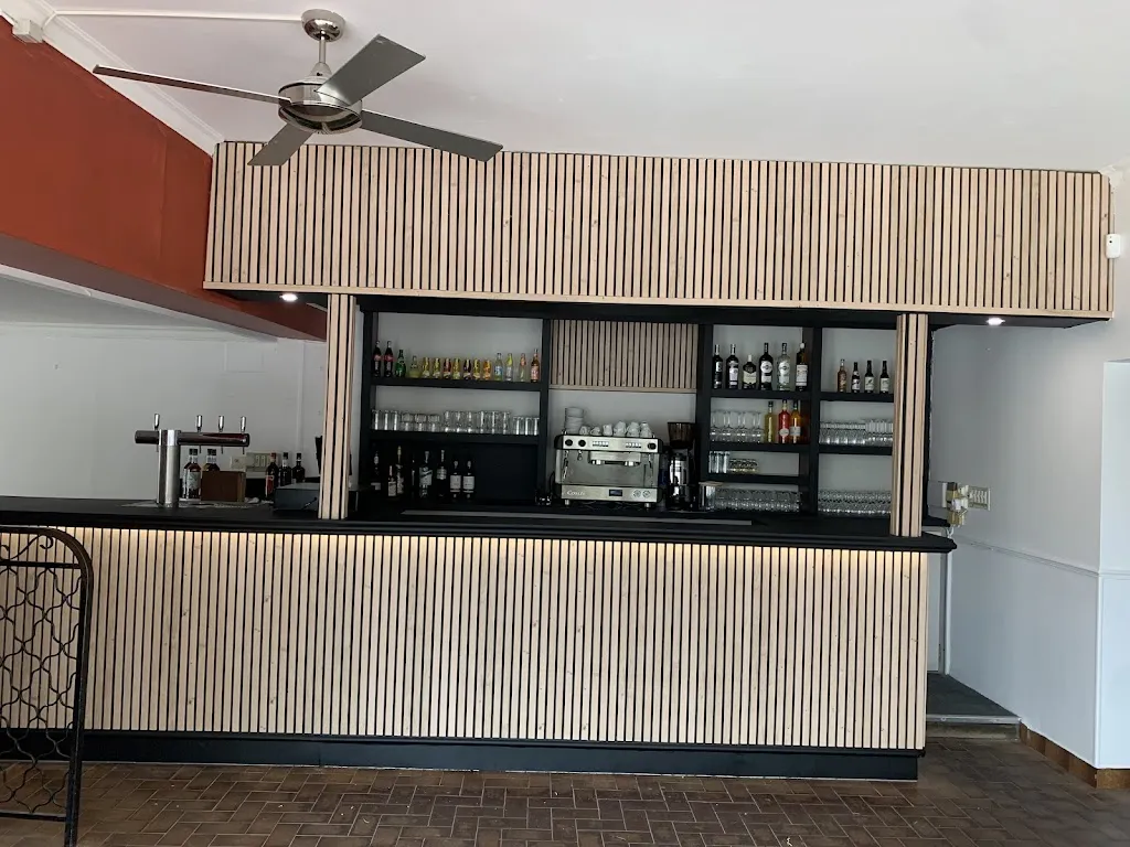 L’imprévu bar- restaurant_Cantenay-Épinard_slider_image_3