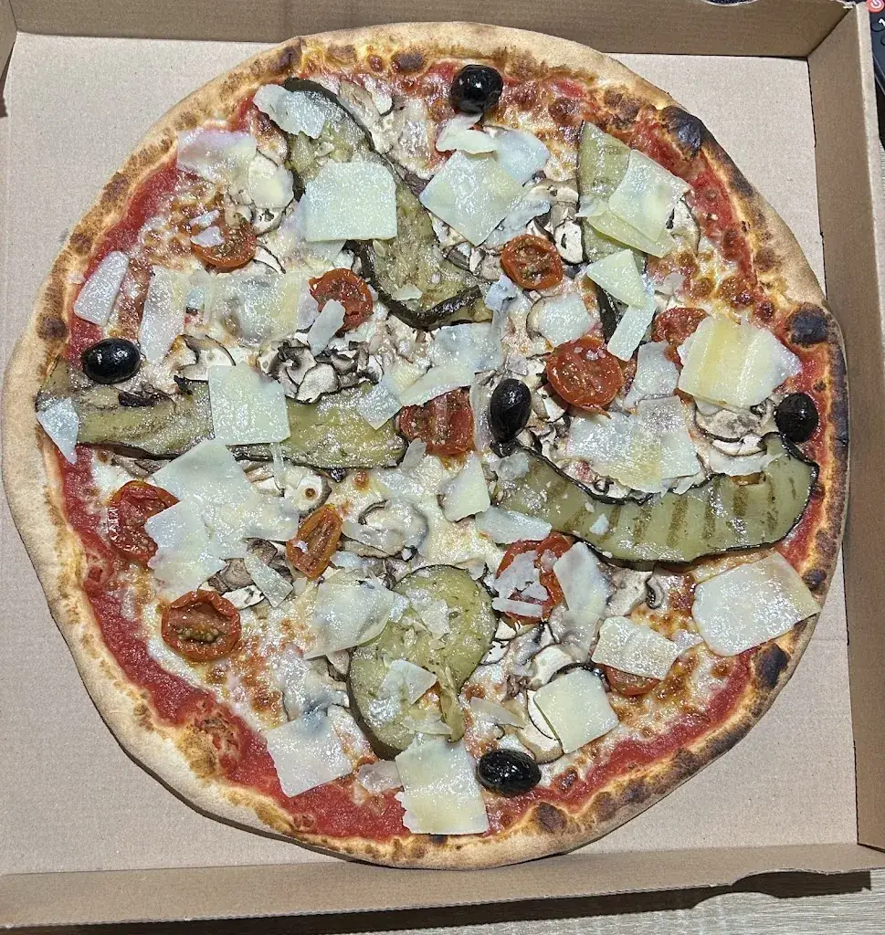 Mira Benz_Royal Pizza - Cantenay_Cantenay-Épinard_review