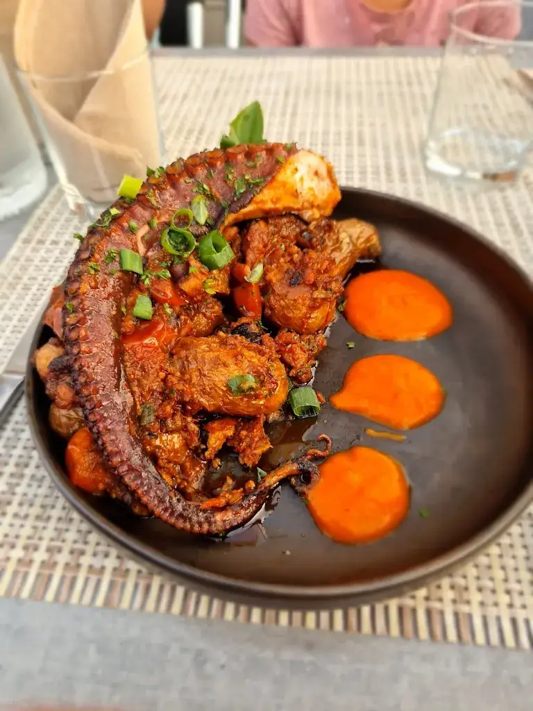 Hassan Ingram_Les Osselins_Bretignolles-sur-Mer_review