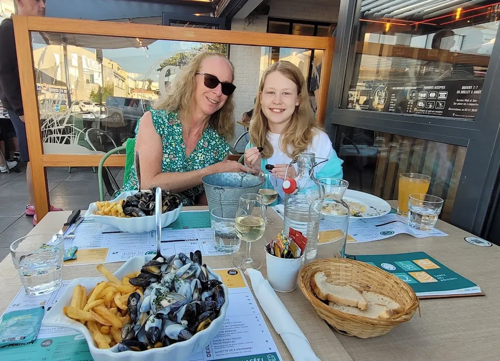 Antony Greensweig_Café de la Plage_Bretignolles-sur-Mer_review