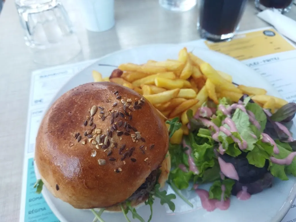Chris Barlow_Café de la Plage_Bretignolles-sur-Mer_review